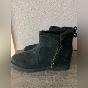 NWT Ugg Romely Zip boots size 8! Black!